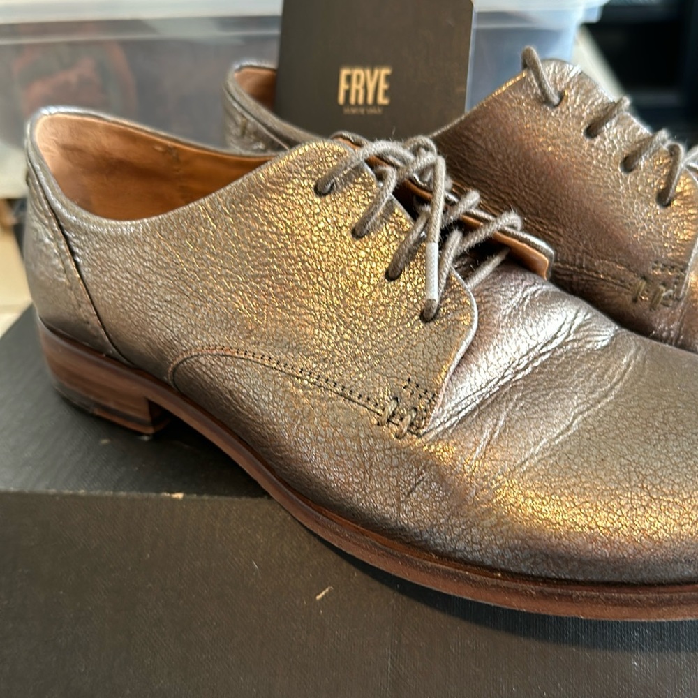 Lace up flat oxford